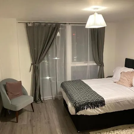 Lux One Bed Apartment *