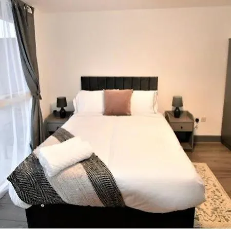 Lux One Bed Apartment *